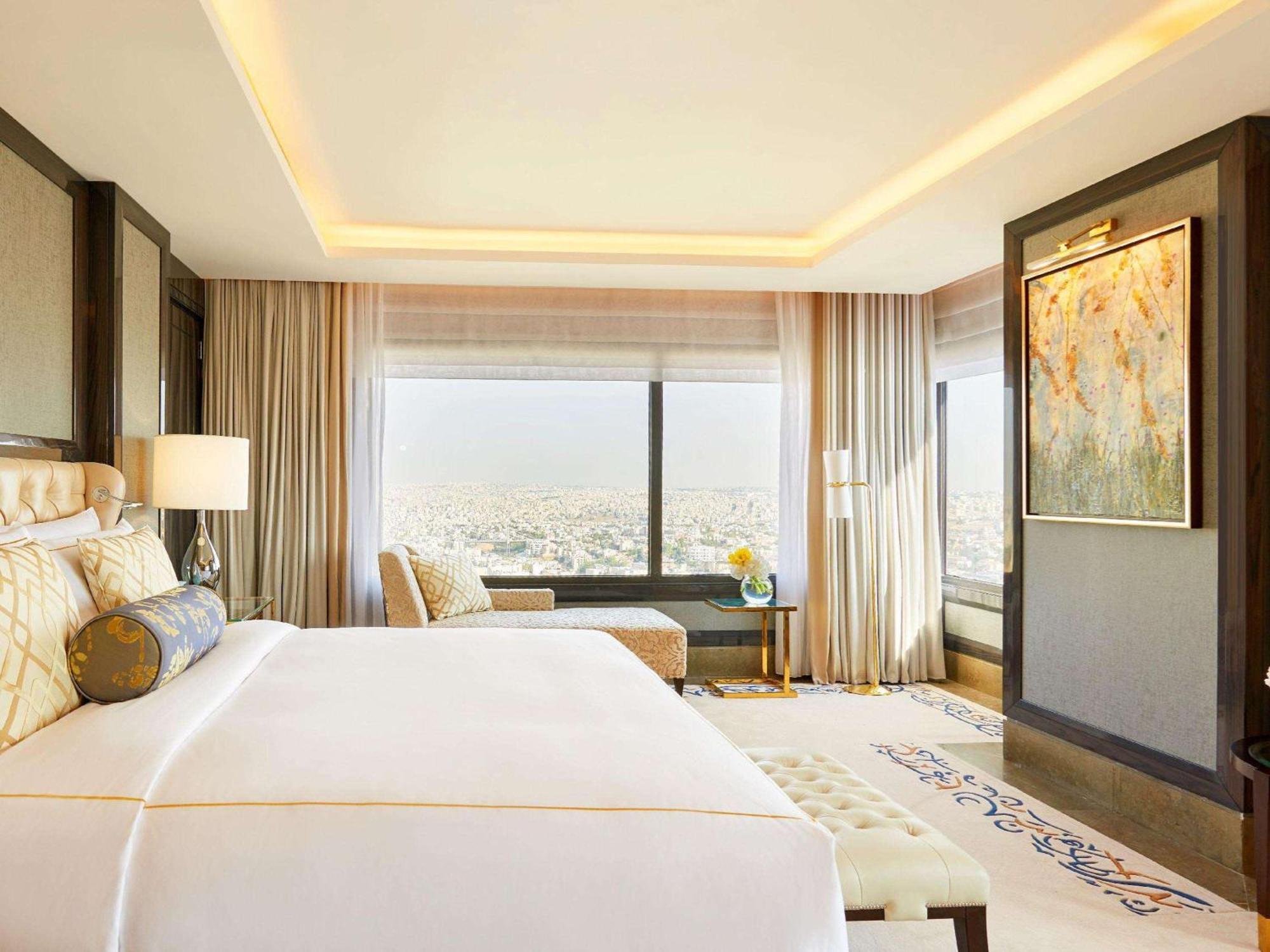 Fairmont Amman Ξενοδοχείο Εξωτερικό φωτογραφία A bedroom at the Ritz-Carlton, Riyadh
