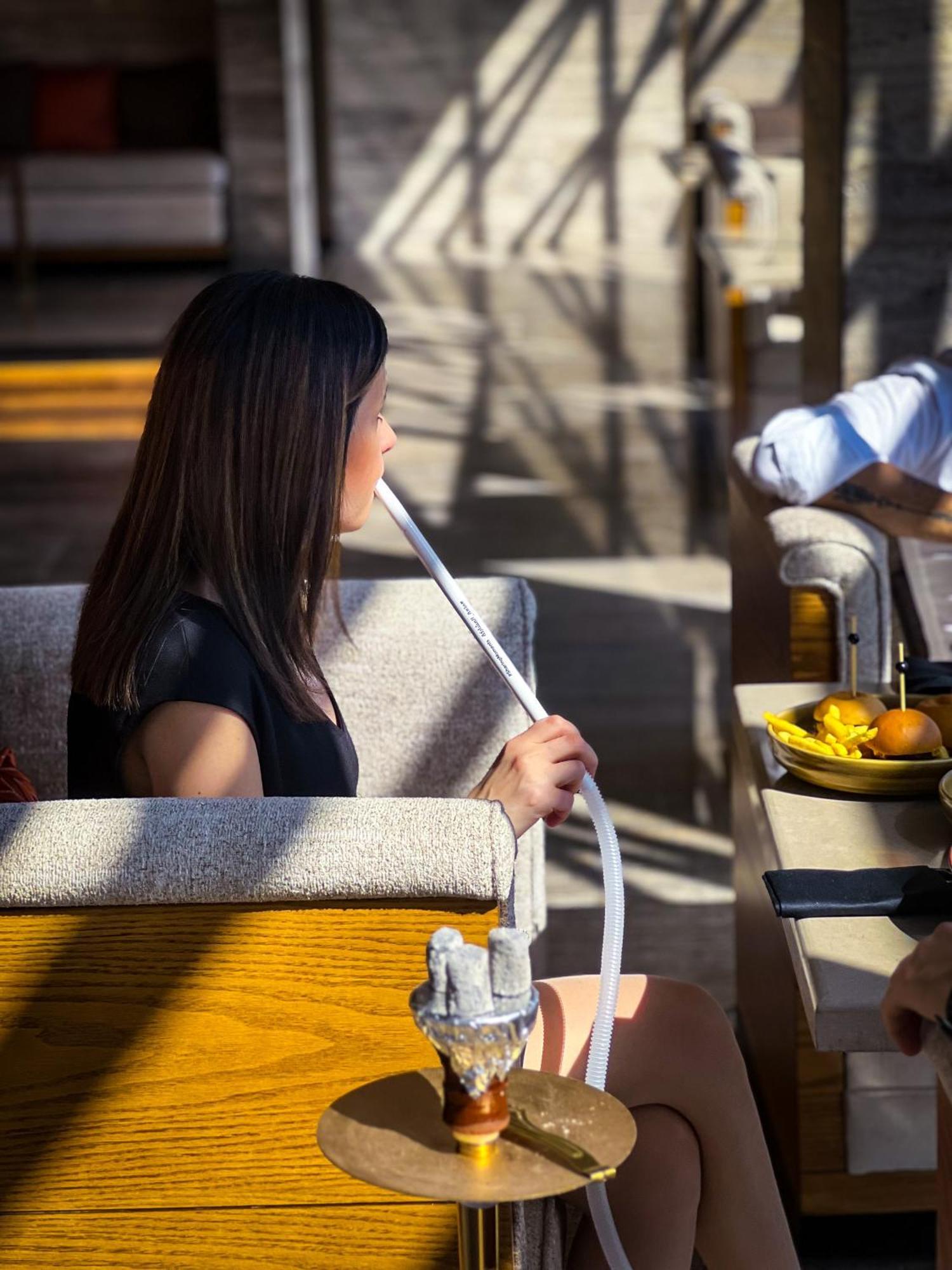 Fairmont Amman Ξενοδοχείο Εξωτερικό φωτογραφία A woman smoking a hookah